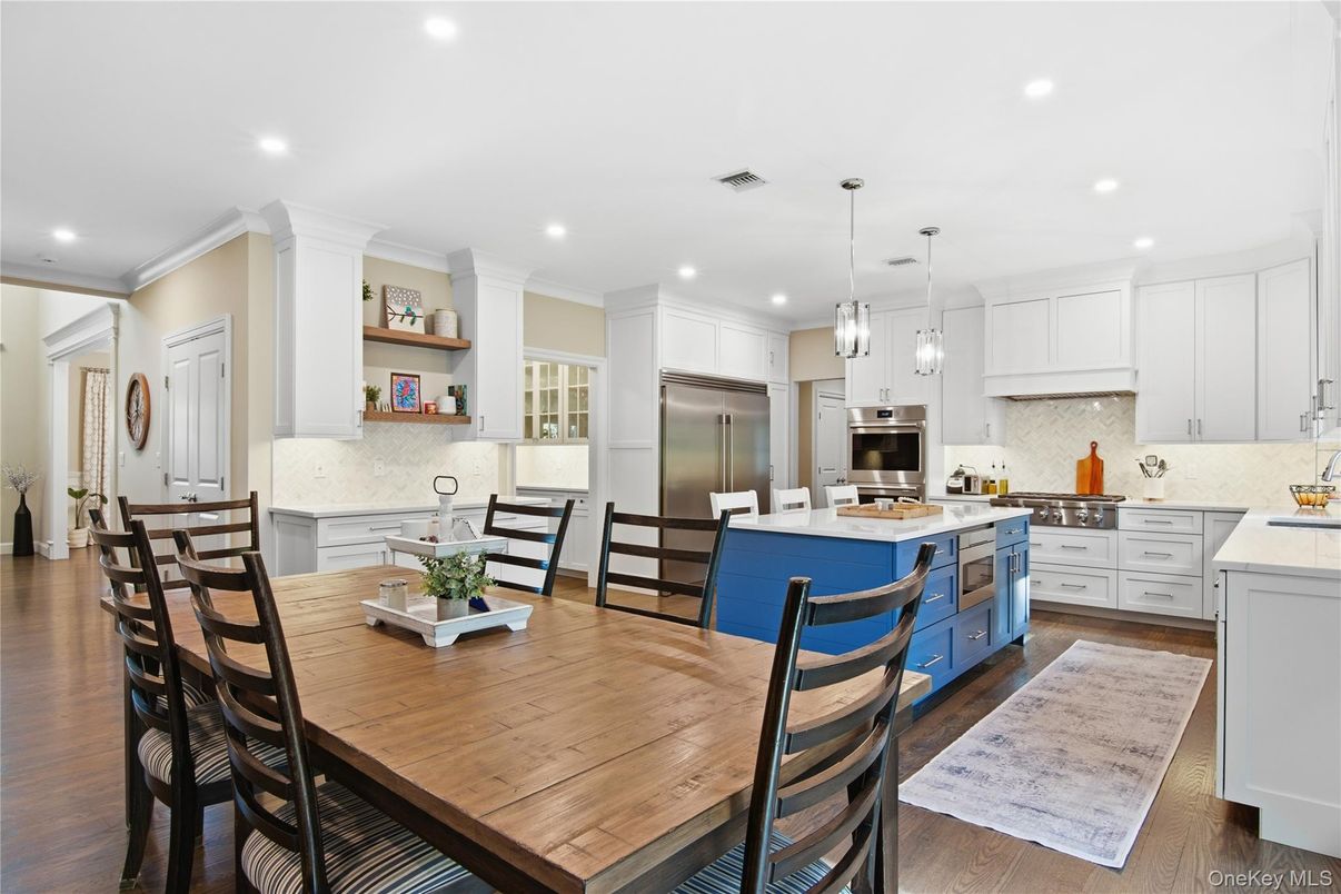 Dining room, Interior, Kitchen, Pendant Lights, Recessed Lighting, Stainless Steel Appliances, Wood Texture Flooring