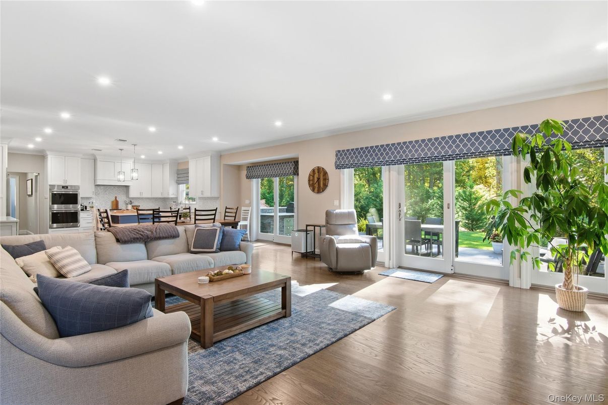 Dining room, Interior, Kitchen, Living room, Pendant Lights, Recessed Lighting, Stainless Steel Appliances, Wood Texture Flooring