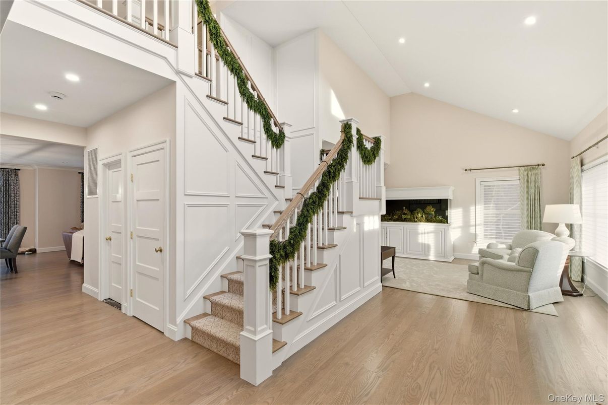 Interior, Recessed Lighting, Wood Texture Flooring