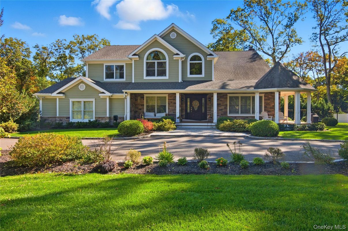 Exterior, Facade, Queen Anne Victorian