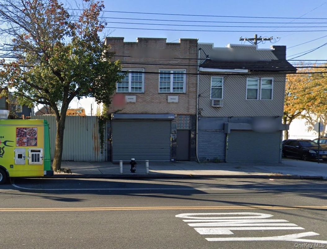 Attached, Exterior, Facade, Rowhouse