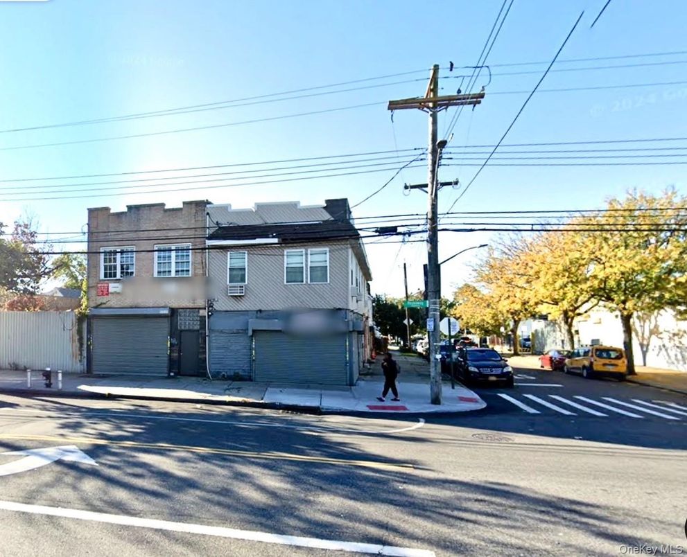 Attached, Exterior, Facade, Rowhouse