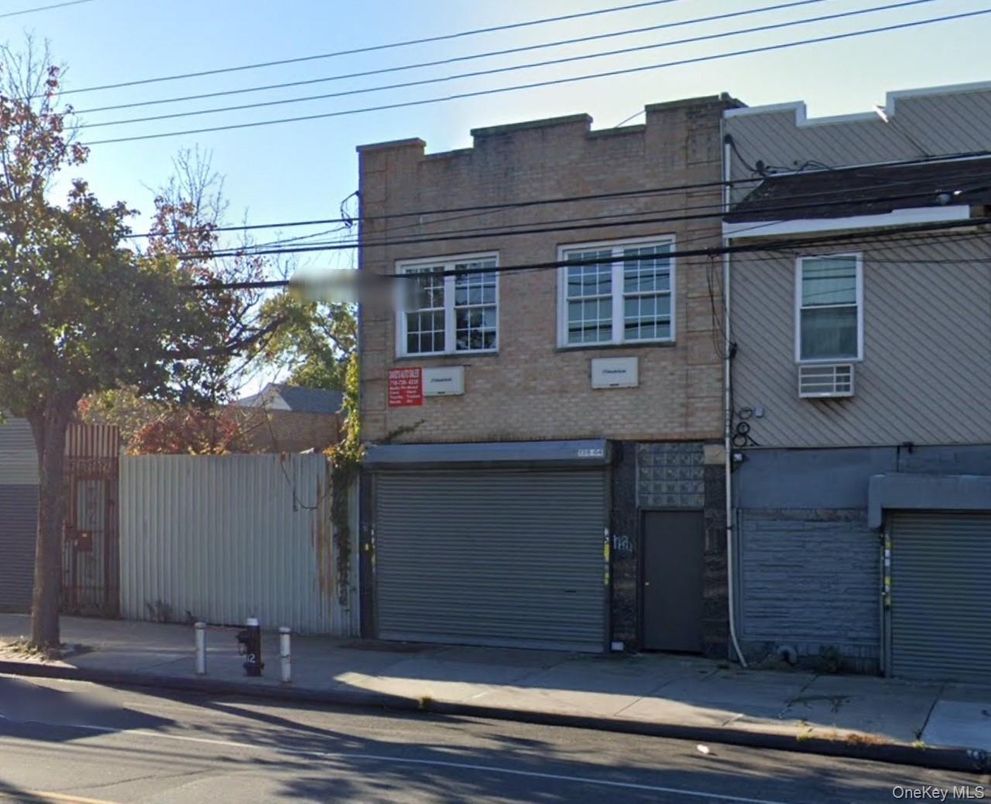 Attached, Exterior, Facade, Rowhouse