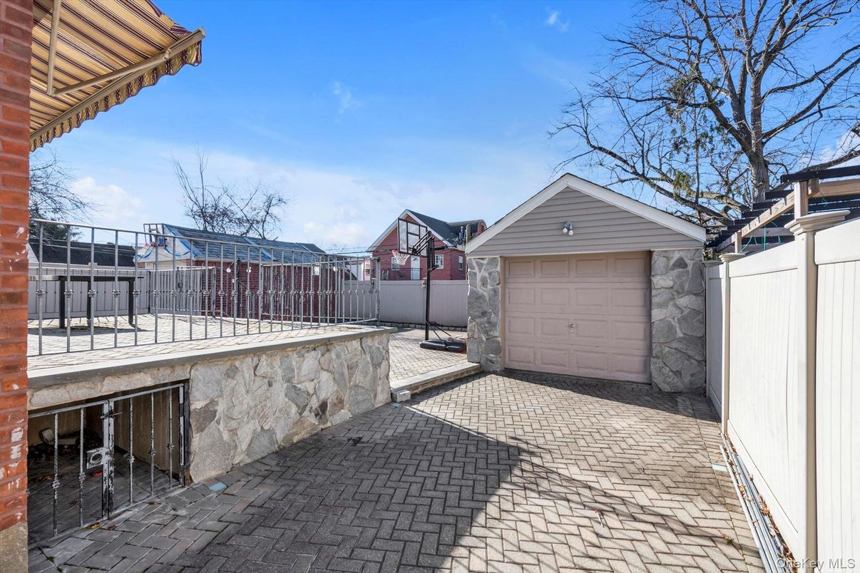 Detached Garage, Exterior