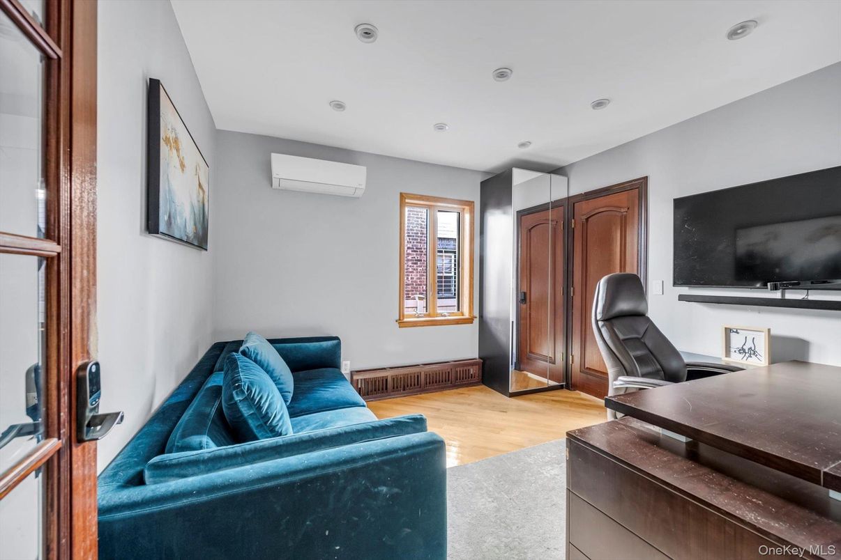 Home Office, Interior, Recessed Lighting, Wood Texture Flooring