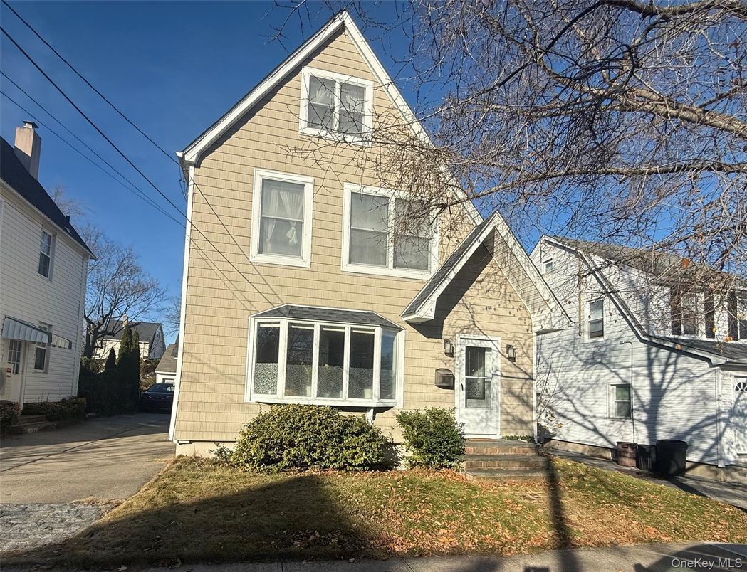 Exterior, Facade, Queen Anne Victorian