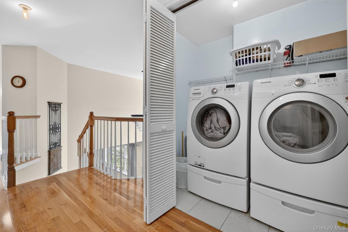 Interior, Utility Closets, Washer, Wood Texture Flooring
