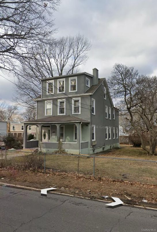 Exterior, Facade, American Foursquare
