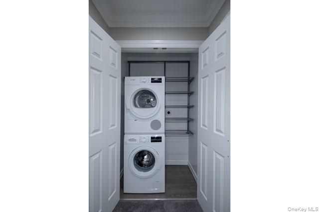 Interior, Utility Closets, Washer, Wood Texture Flooring