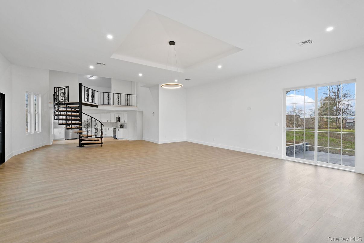 Interior, Pendant Lights, Recessed Lighting, Wood Texture Flooring