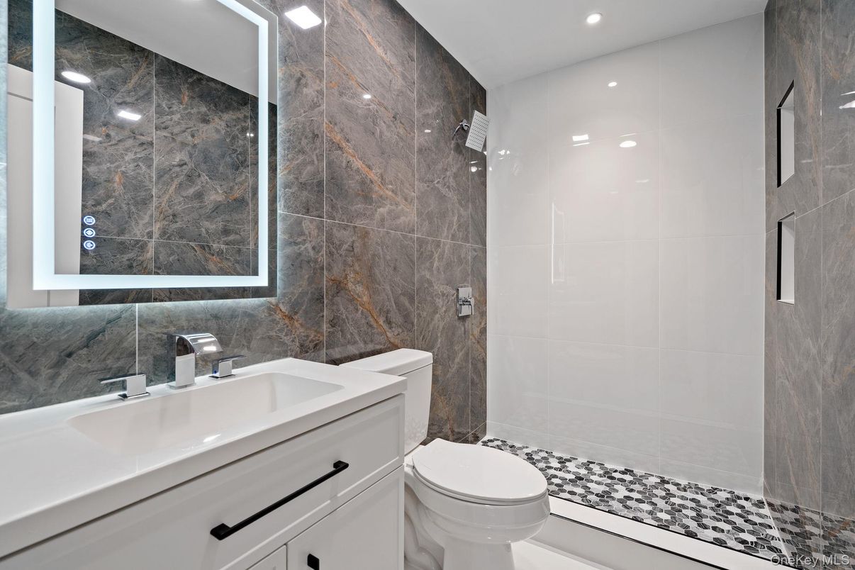 Bathroom, Interior, Recessed Lighting