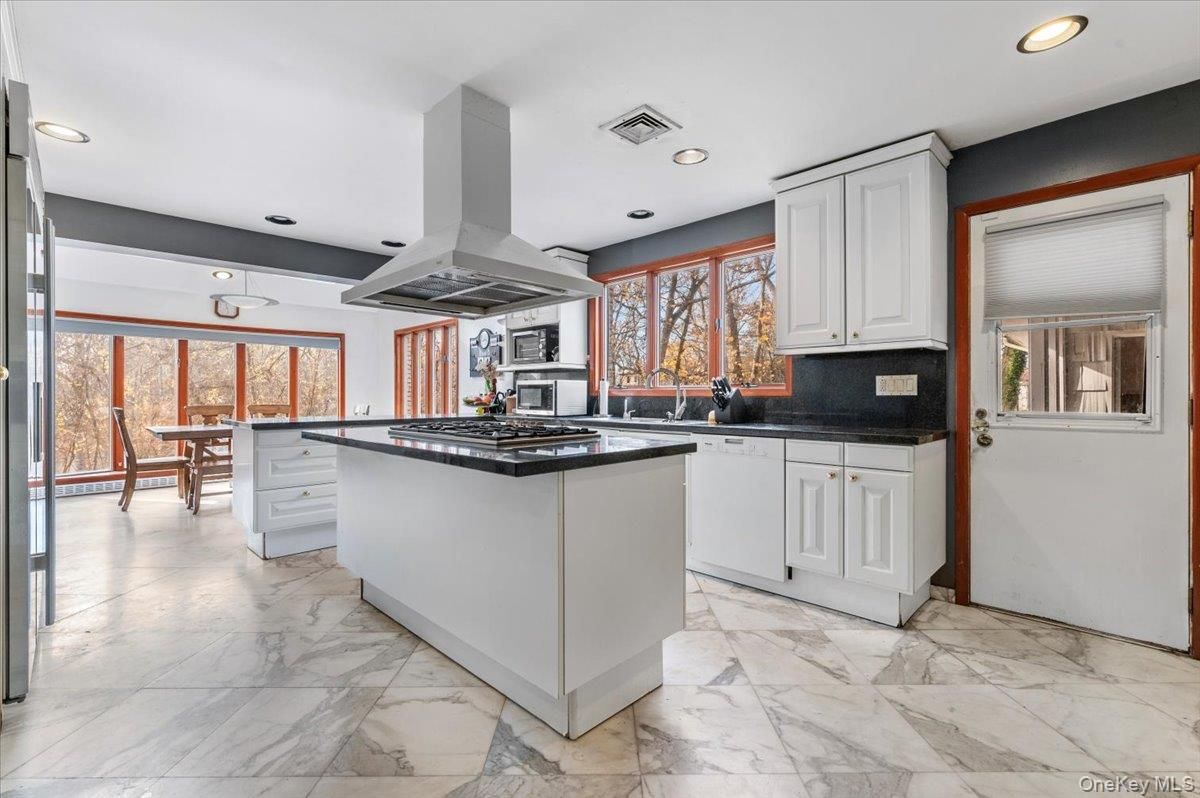 Dining room, Interior, Kitchen, Marble, Recessed Lighting
