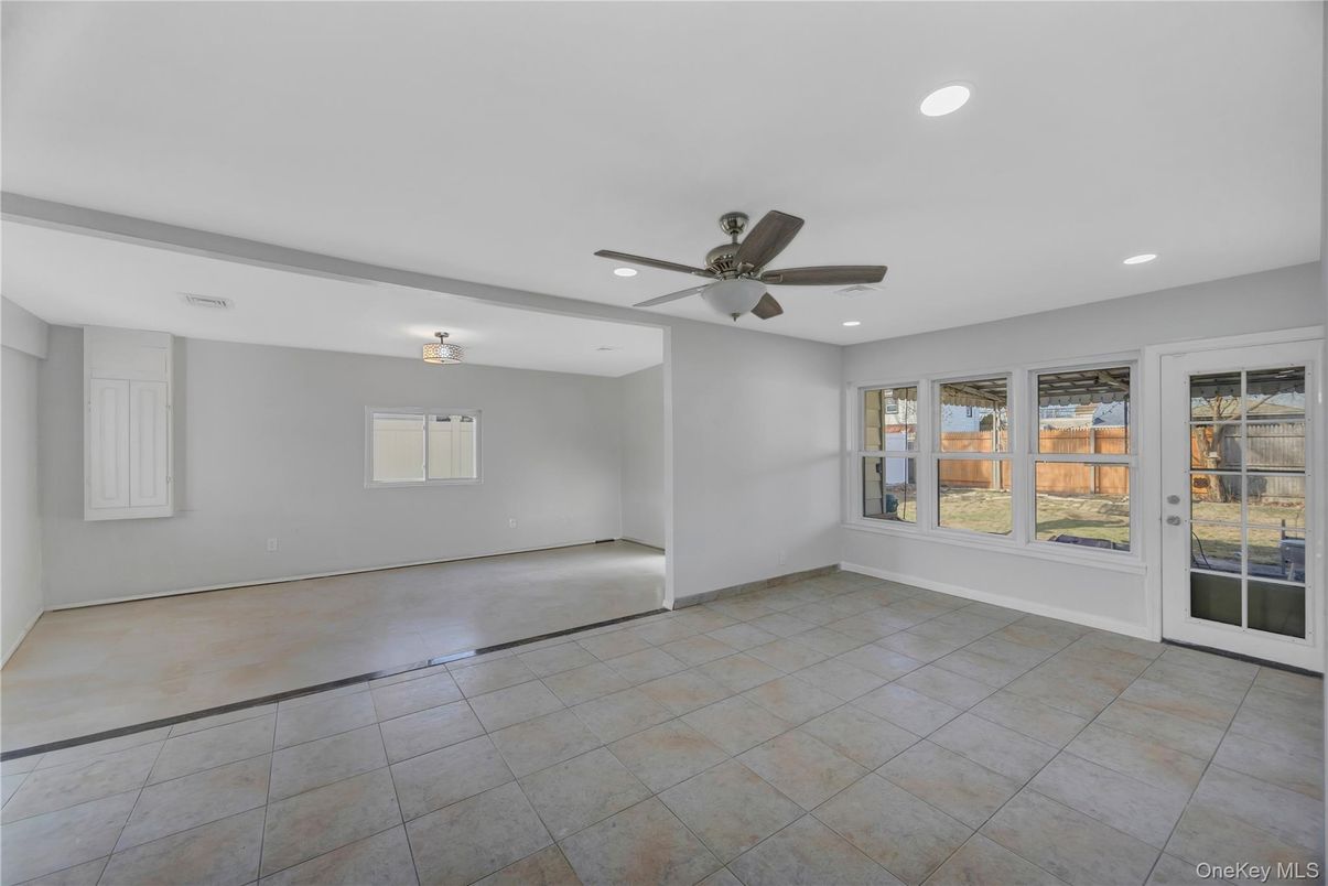 Empty room, Interior, Recessed Lighting
