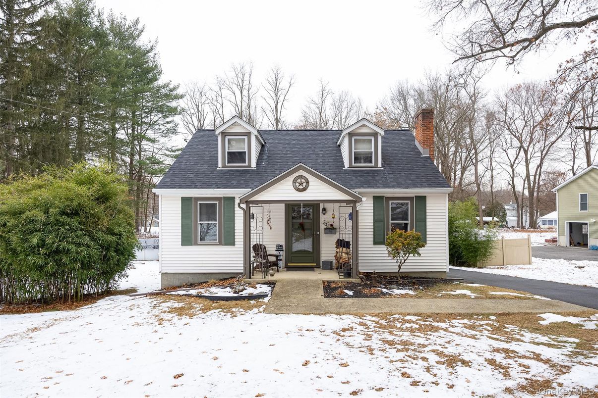 Exterior, Facade, Cape Cod