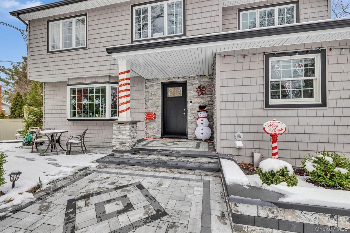 Exterior, Facade, American Foursquare