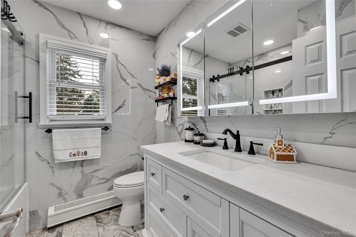 Bathroom, Interior, Marble Walls, Recessed Lighting