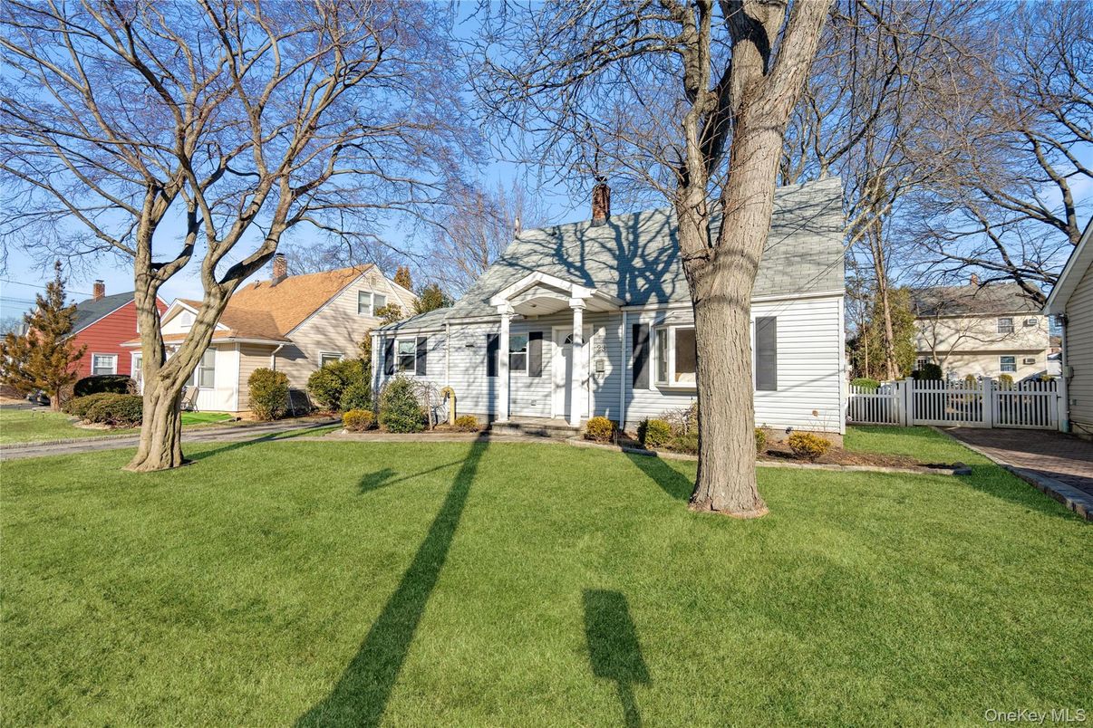Backyard, Exterior, Facade, Cape Cod