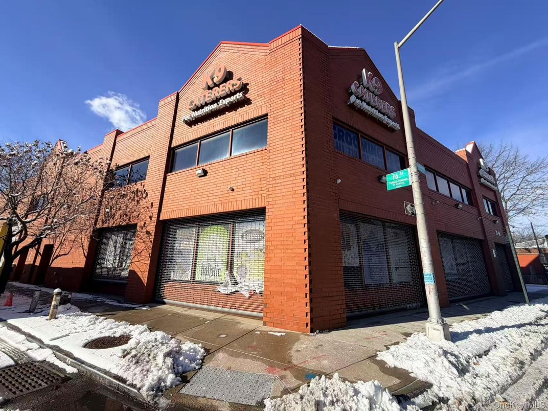 Attached, Exterior, Facade, Brick Facade, Rowhouse