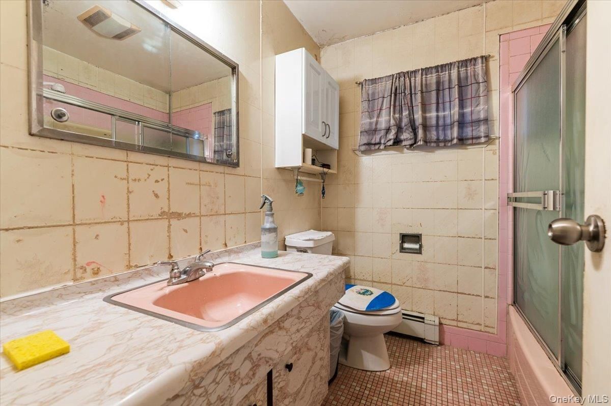 Bathroom, Interior, Tile Countertops