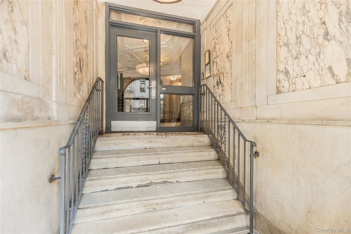 DE Listing image placeholder