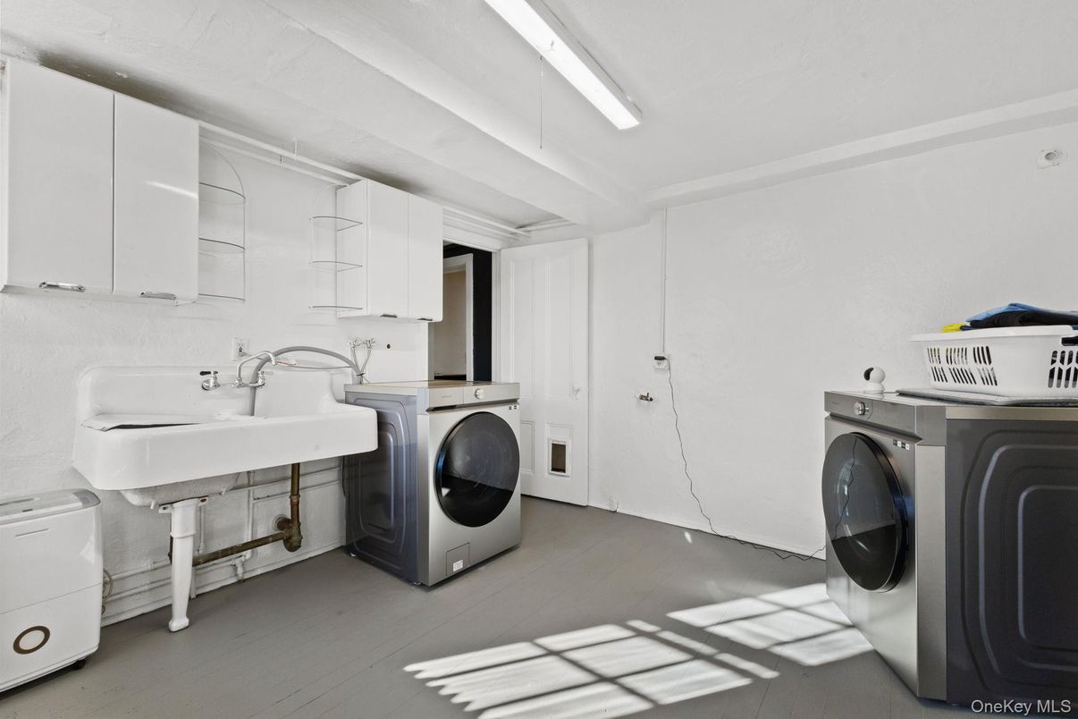 Interior, Washer, Wood Texture Flooring