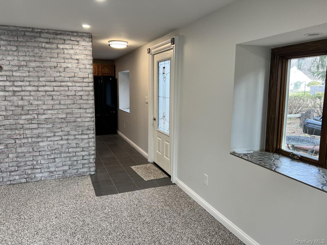 Empty room, Interior, Recessed Lighting, Stone Walls