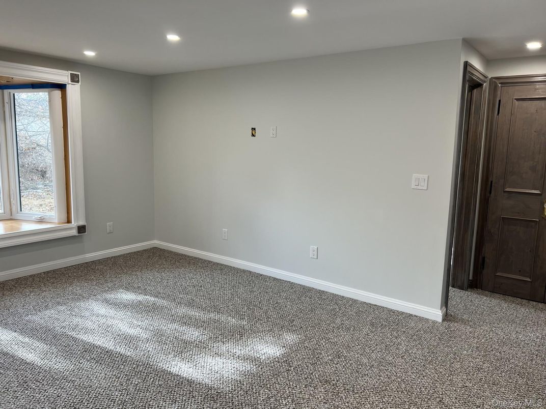 Empty room, Interior, Recessed Lighting