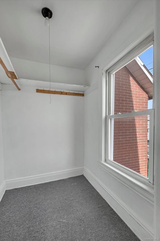 Empty room, Interior, Pendant Lights