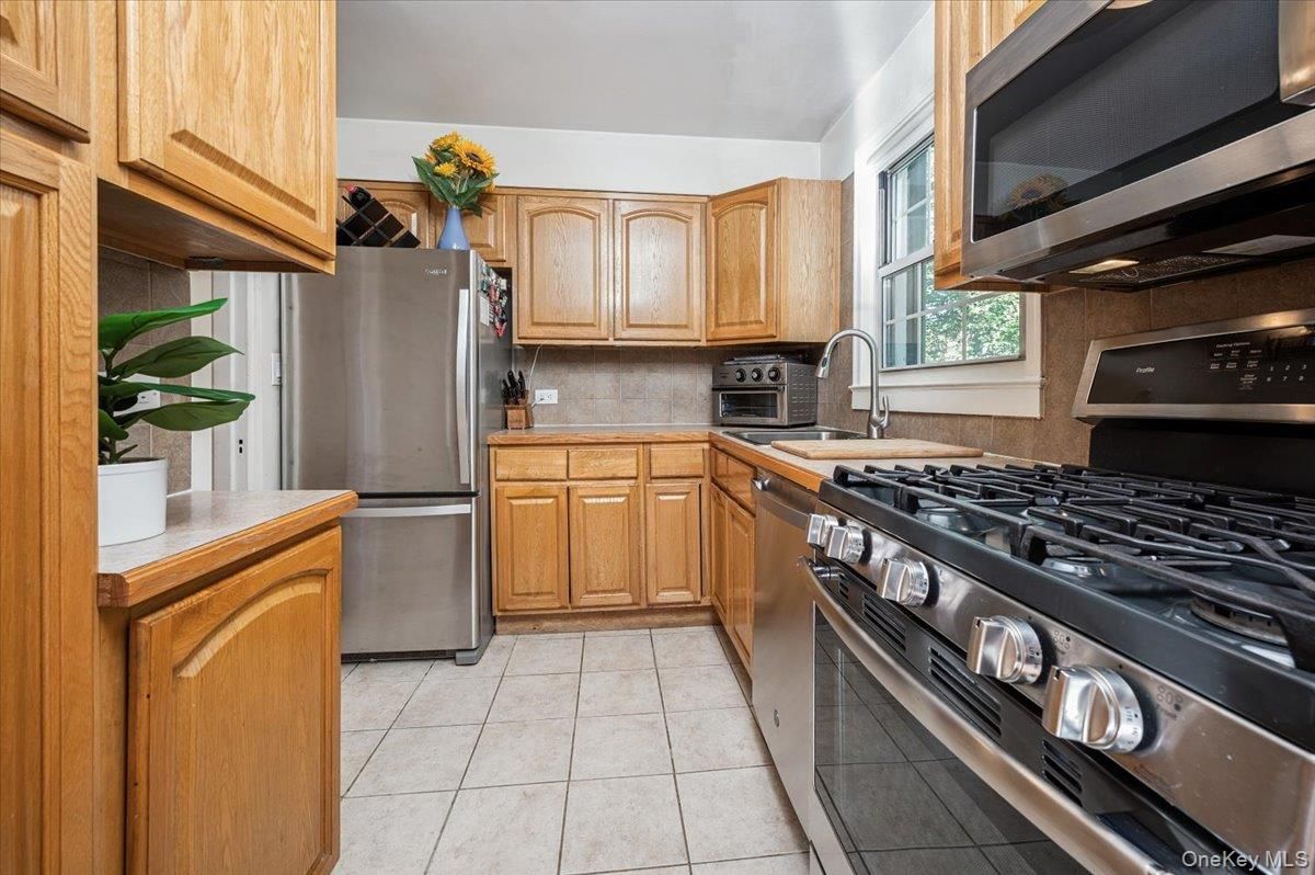 Interior, Kitchen, Stainless Steel Appliances