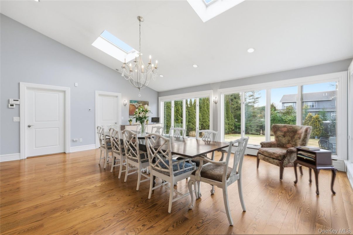 Chandelier, Dining room, Interior, Recessed Lighting, Wood Texture Flooring