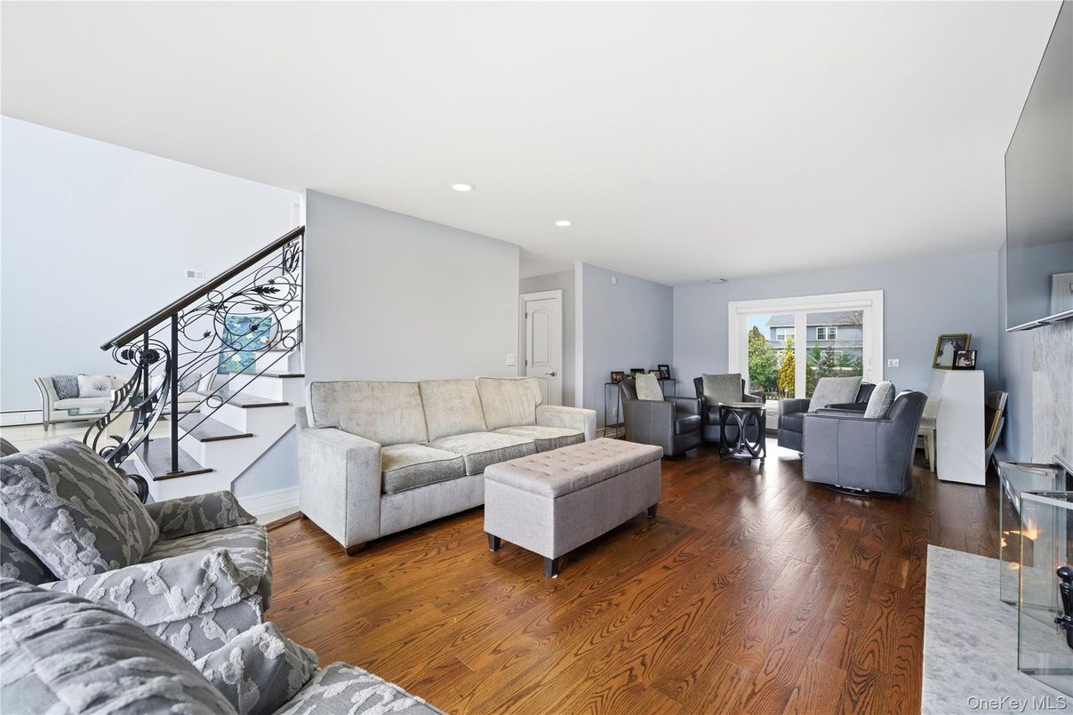 Dining room, Interior, Living room, Recessed Lighting, Wood Texture Flooring