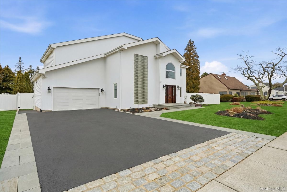 Attached, Exterior, Facade, Modern