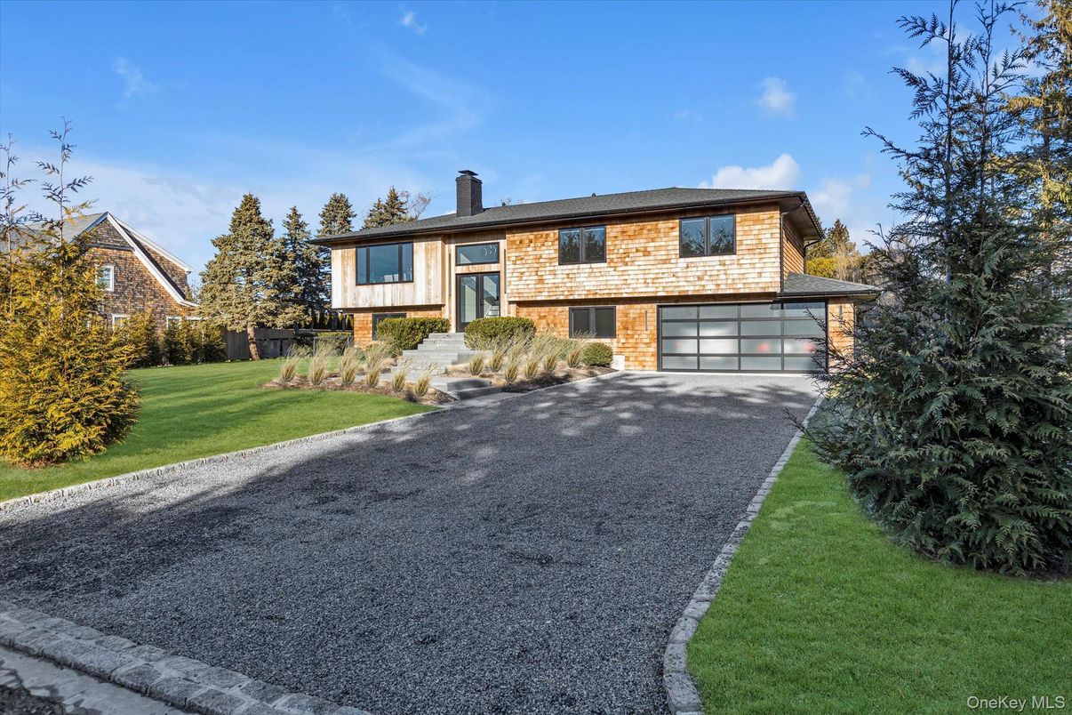 Attached, Exterior, Facade, Brick Facade, Split Level