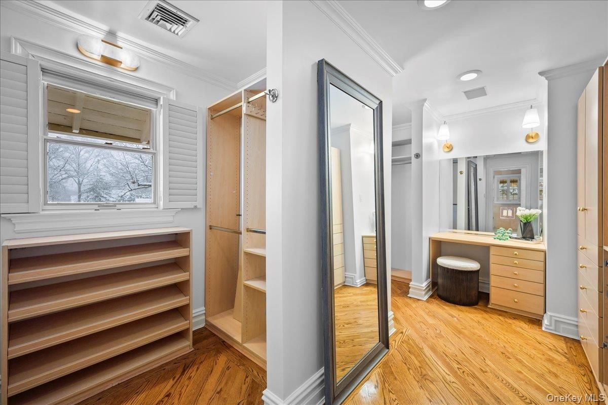 Bathroom, Interior, Recessed Lighting, Wood Texture Flooring