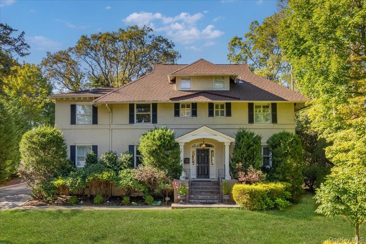 Exterior, Facade, French Provincial