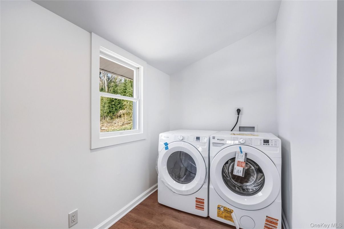 Interior, Washer, Wood Texture Flooring