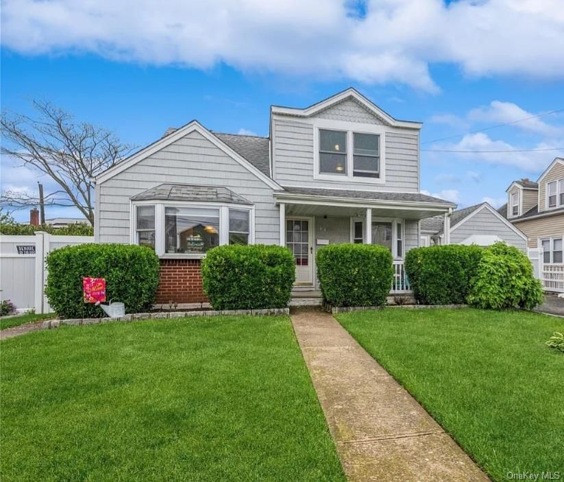 Exterior, Facade, Cape Cod