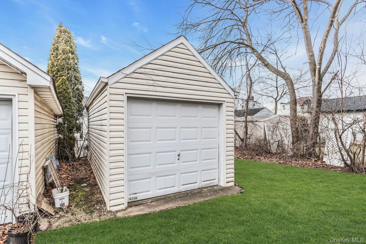 Detached Garage, Exterior