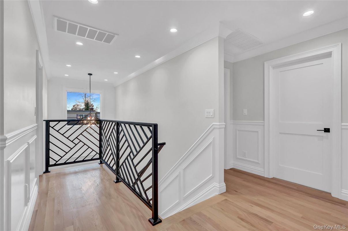 Interior, Pendant Lights, Recessed Lighting, Wood Texture Flooring