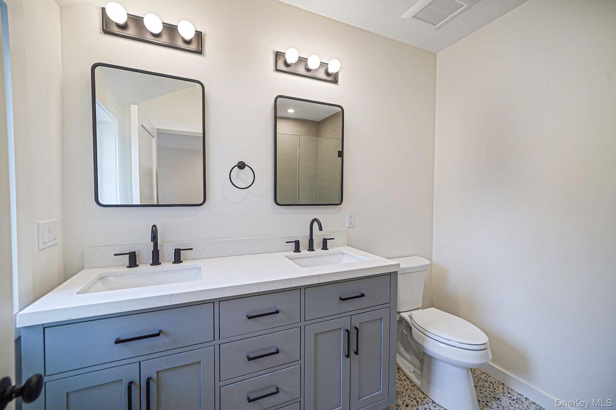 Bathroom, Dual Sink Vanities, Interior