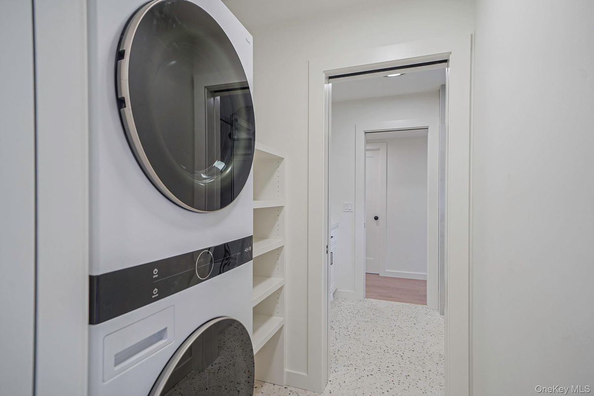 Interior, Utility Closets, Washer, Wood Texture Flooring