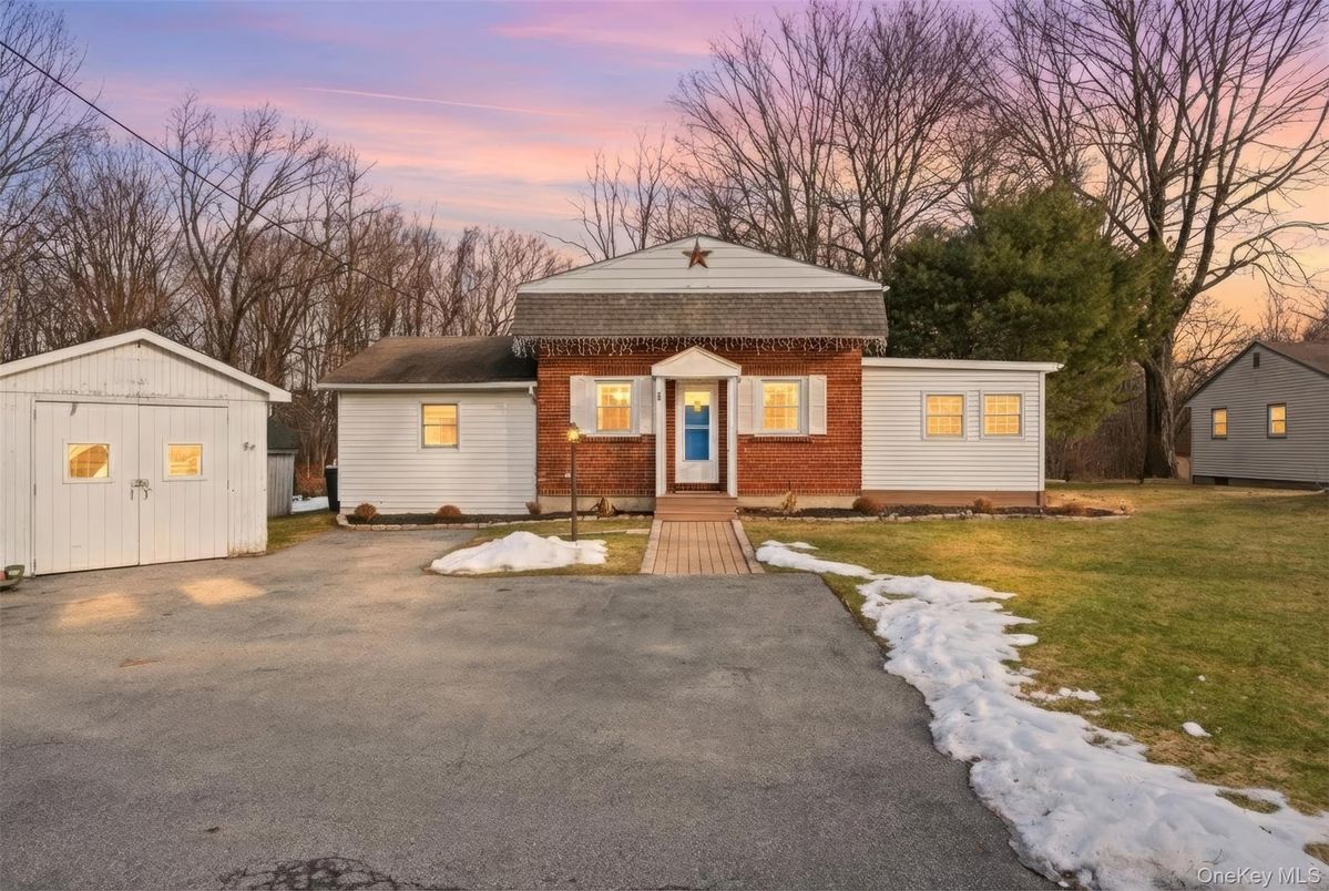 Backyard, Exterior, Facade, Brick Facade, Cape Cod