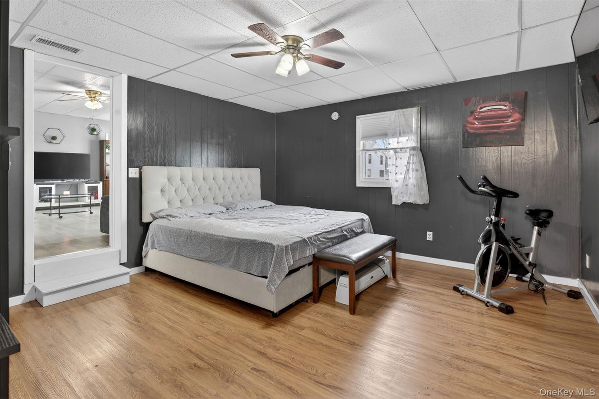 Bedroom, Fitness Equipment, Interior, Wood Texture Flooring