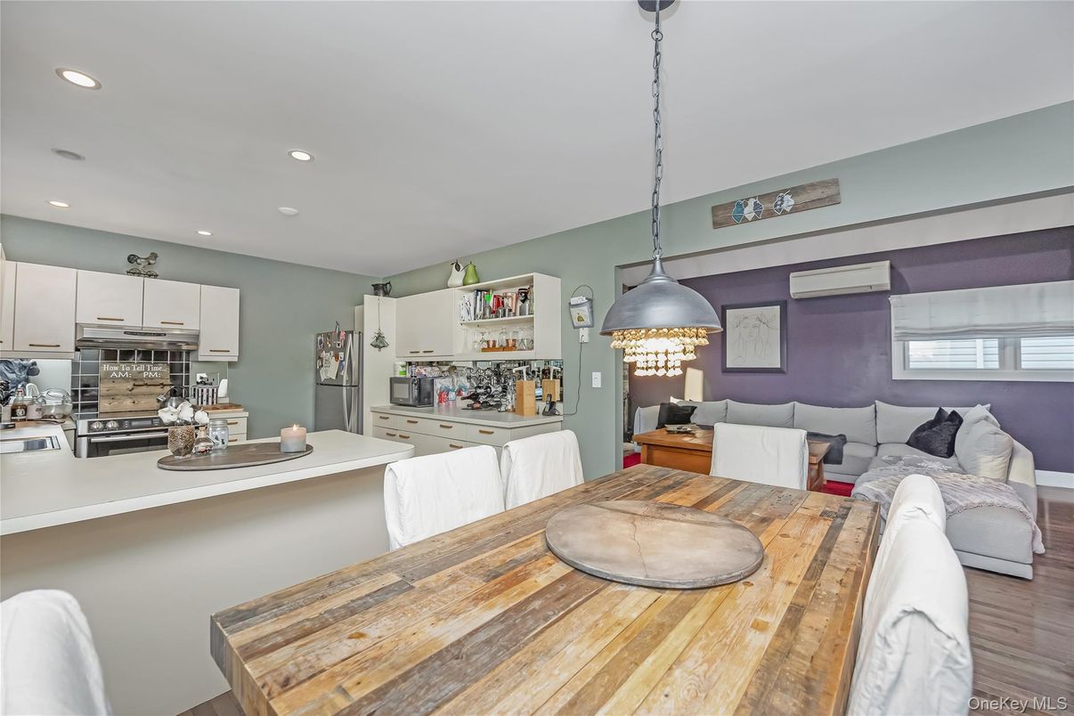 Dining room, Interior, Kitchen, Living room, Pendant Lights, Recessed Lighting, Stainless Steel Appliances, Wood Texture Flooring