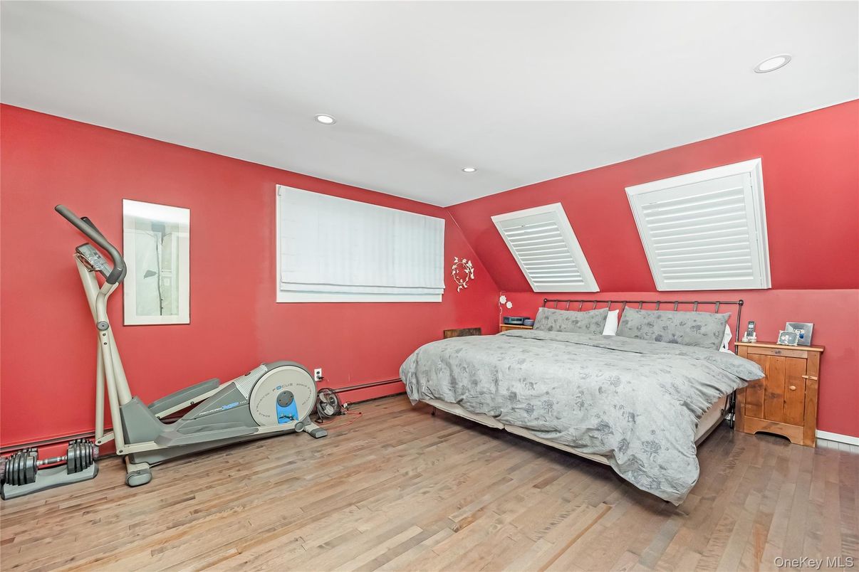 Bedroom, Fitness Equipment, Interior, Recessed Lighting, Wood Texture Flooring