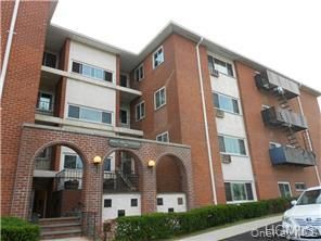 Exterior, Facade, Brick Facade, Rowhouse