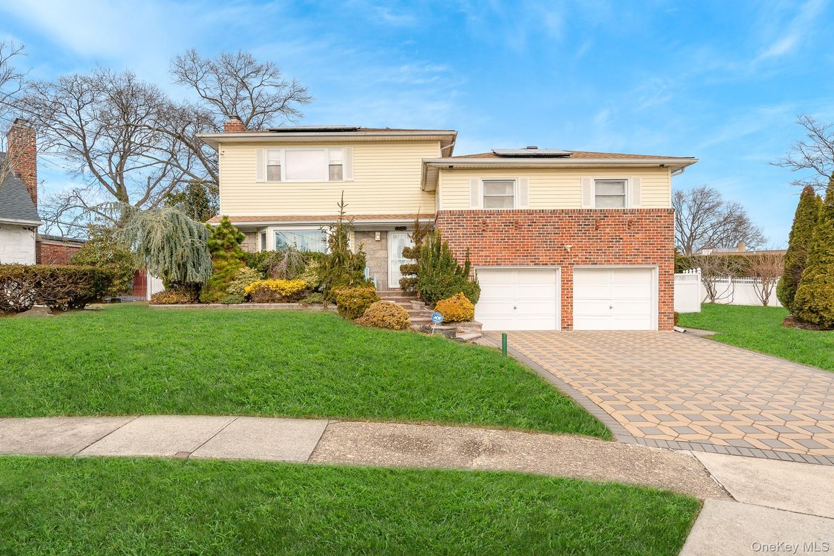 Attached, Exterior, Facade, Solar Panels, Split Level