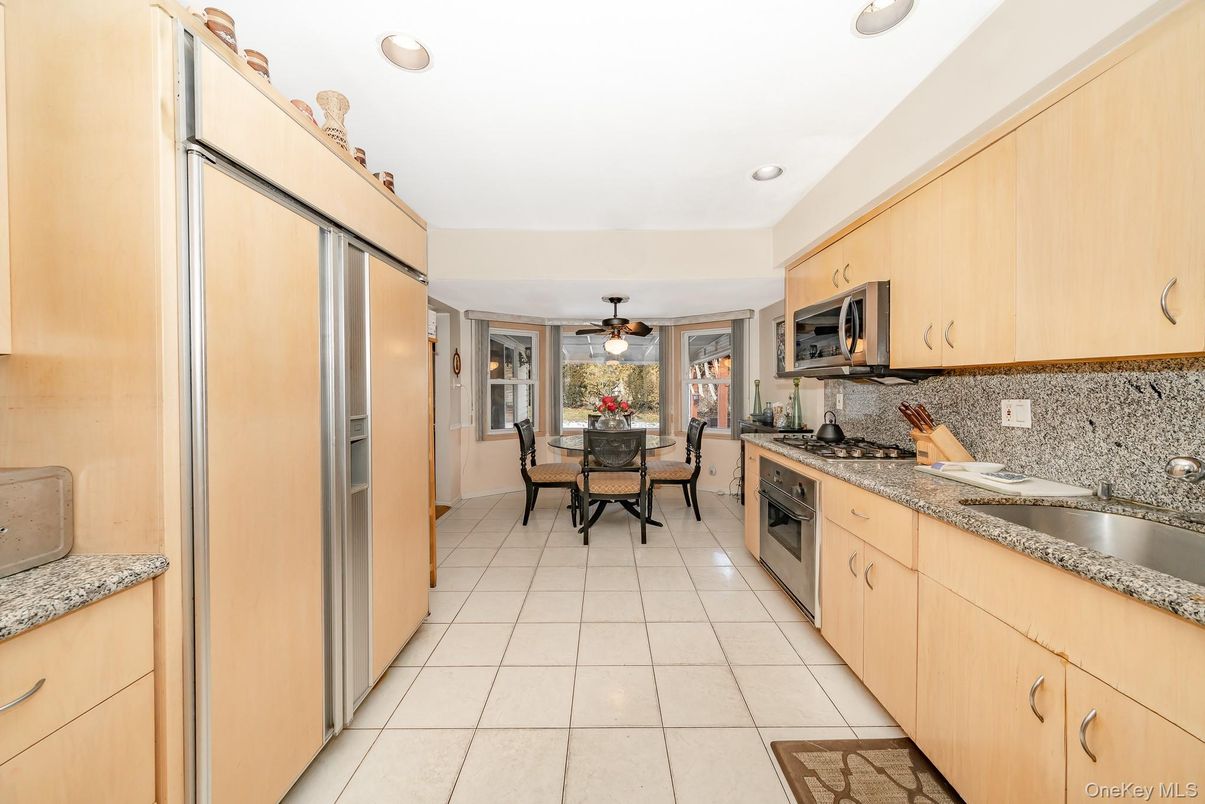 Dining room, Interior, Kitchen, Recessed Lighting