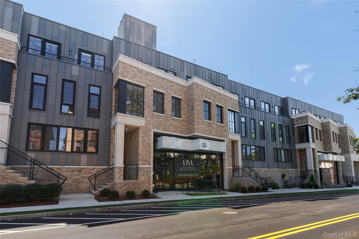 Exterior, Facade, Rowhouse