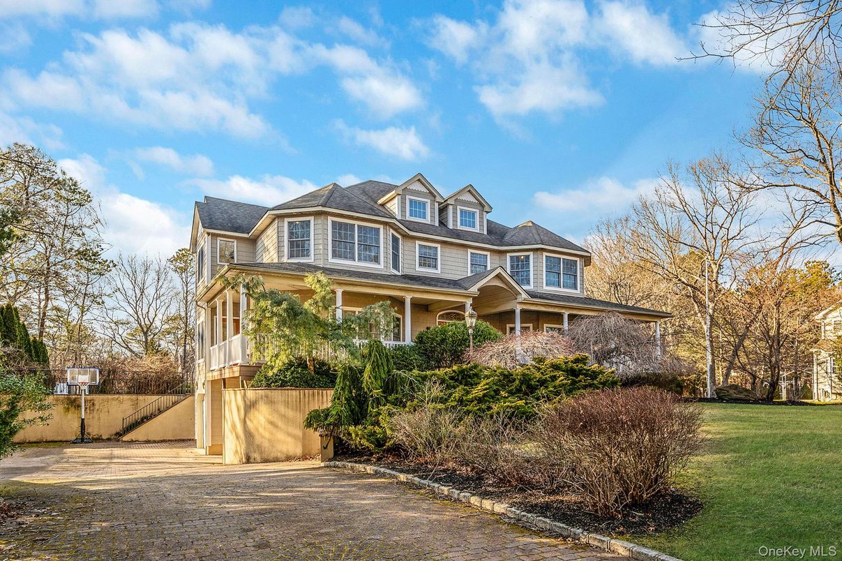 Exterior, Facade, Queen Anne Victorian